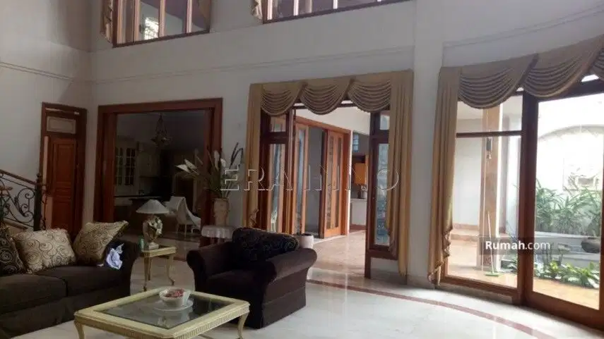 Rumah dengan kolam renang di Kurdi Muara BKR Moh. Toha Bandung