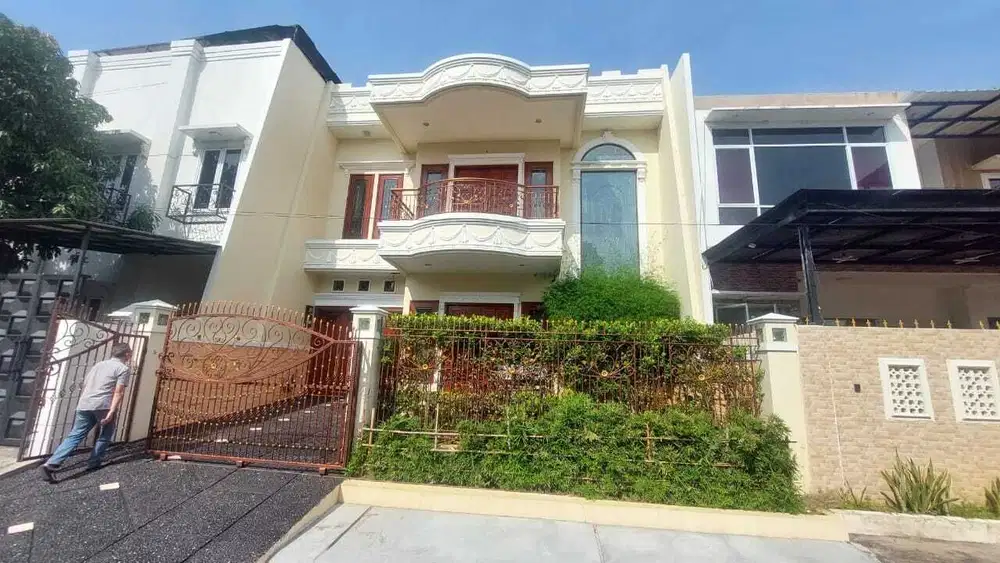 Dijual Rumah 3 Lantai Luas di Villa Permata Gading, Jakarta Utara