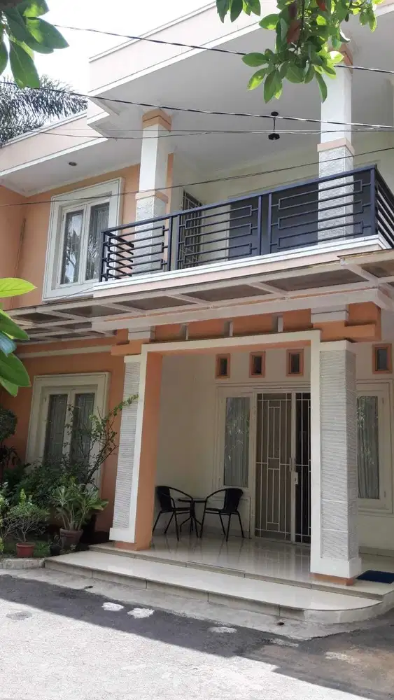 JUAL CEPAT TOWNHOUSE KEMANG SIX RESIDENCE, 2 LANTAI SEMI FURNISHED SHM