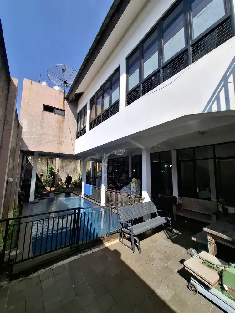 Rumah Kebayoran Bintaro Pinggiran Ada Kolam renang bisa utk kantor