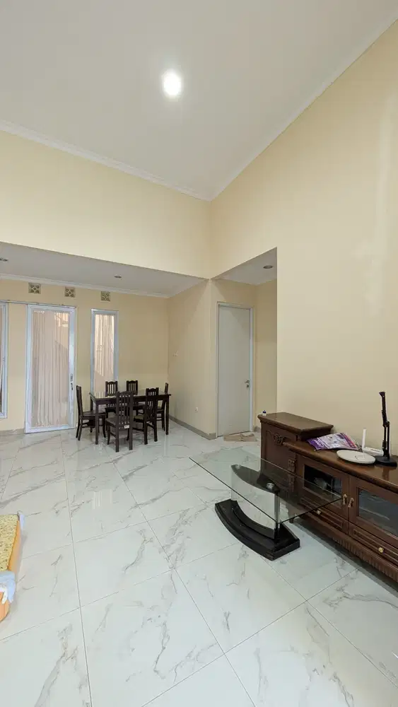 Rumah Citra Gran Cibubur sewa rapih dan bersih depan taman