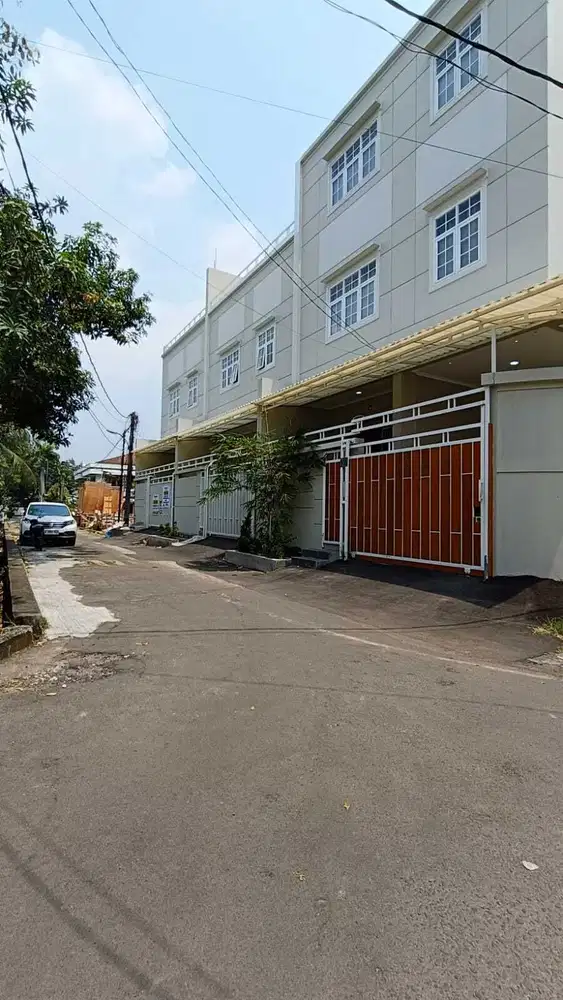 Rumah Baru 3 Lantai, SHM, Hadap Timur, Dekat tanjung Durenm