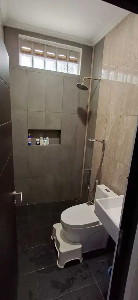 Dijual Rumah Cantik Ada Rooftop di Harapan Indah 2 Bekasi