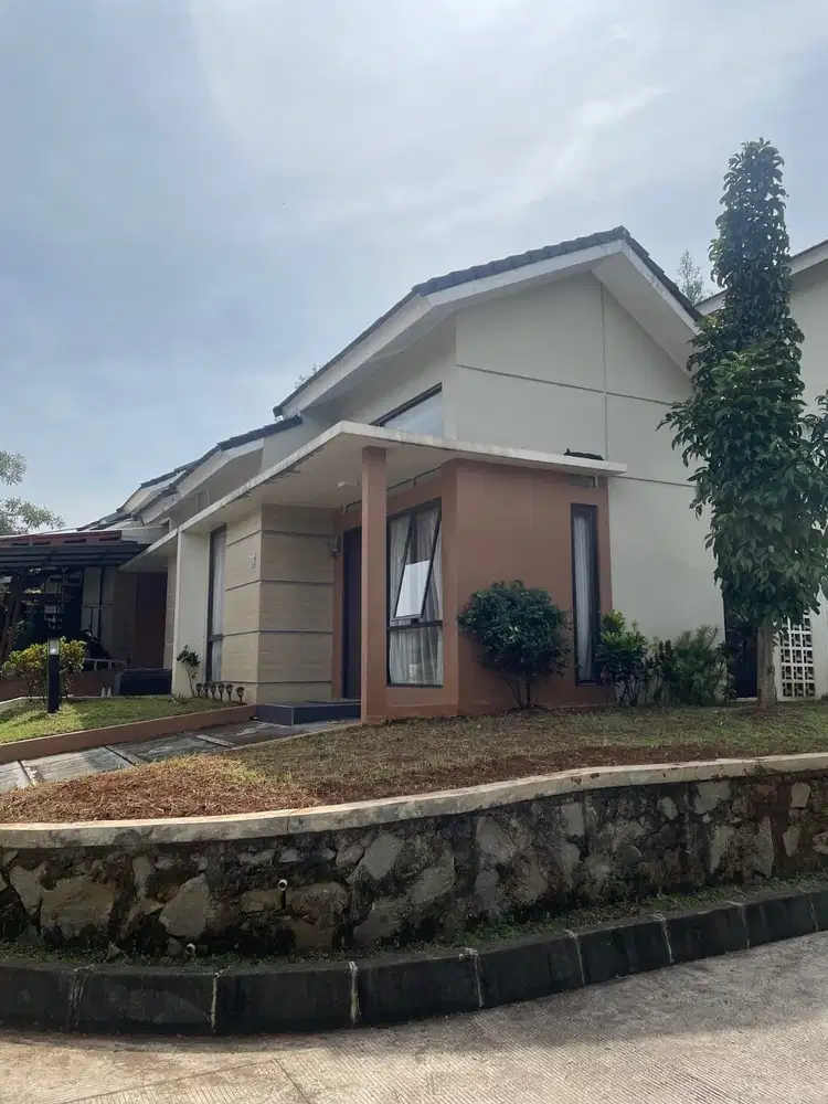 Rumah Hook Fully Furnished Dalam Cluster Dekat Stasiun Cilebut