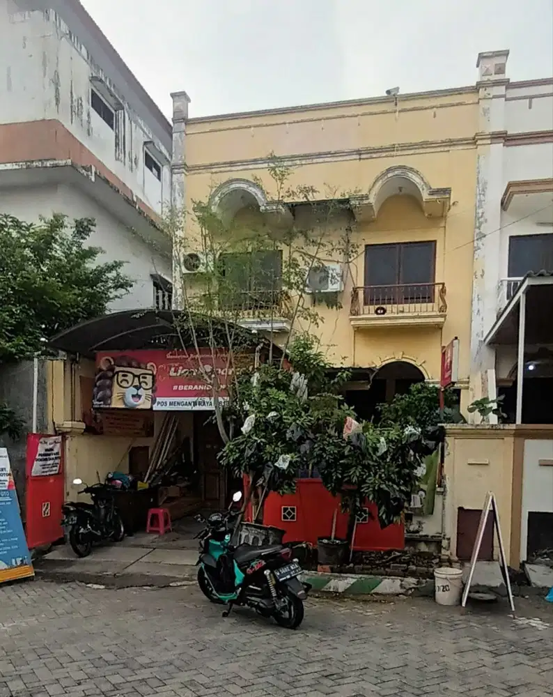 Rumah taman pondok indah wiyung, dekat gunung sari babatan royal graha