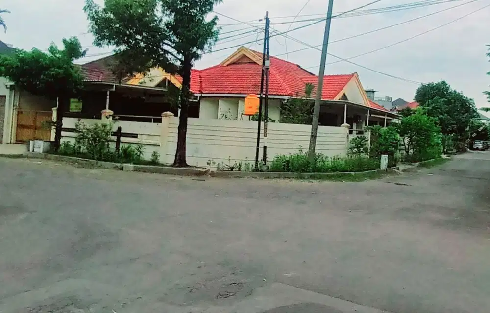 Rumah taman pondok indah wiyung, dekat gunung sari babatan royal graha
