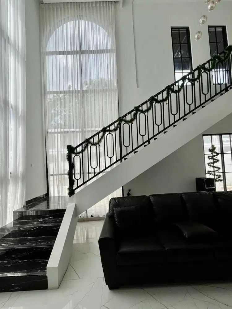 Turun Harga! Jual Rumah Lux Modern Eropa 14x17,5m2 di Imperial Gading