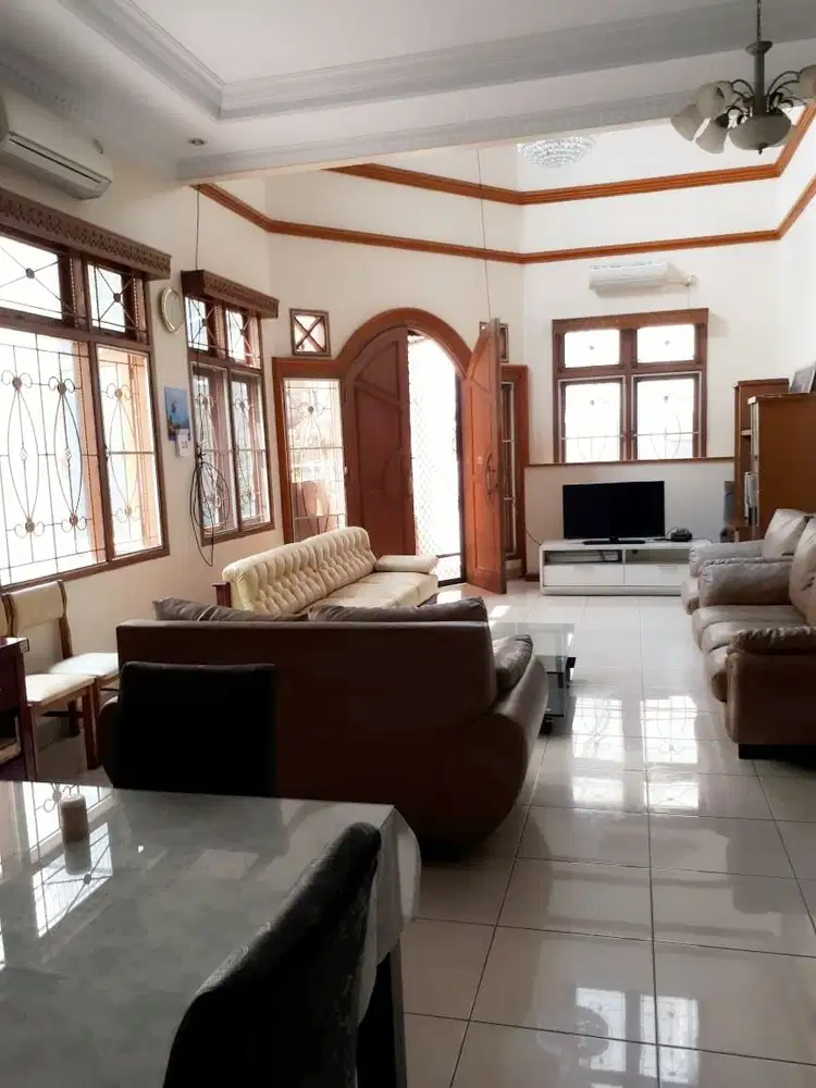 Dijual Rumah Bisa Utk Usaha Strategis LT/360 m2 Galaxy Bekasi Selatan