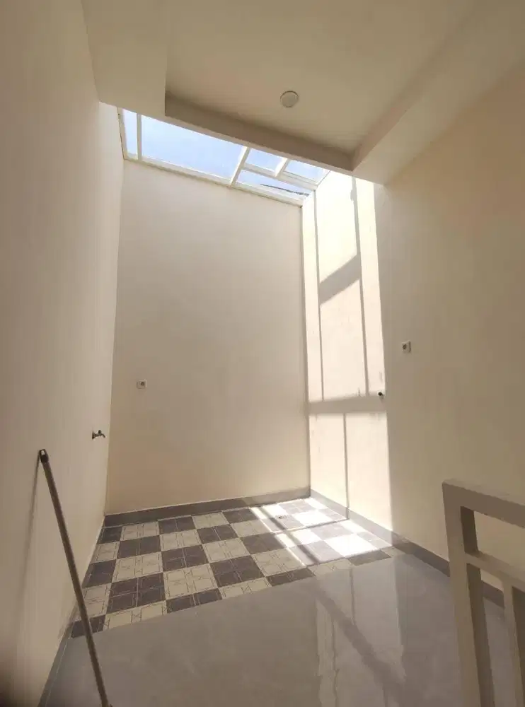 Ciamik Rumah Gress Minimalis di Mulyosari SIAP HUNI Bisa Nego