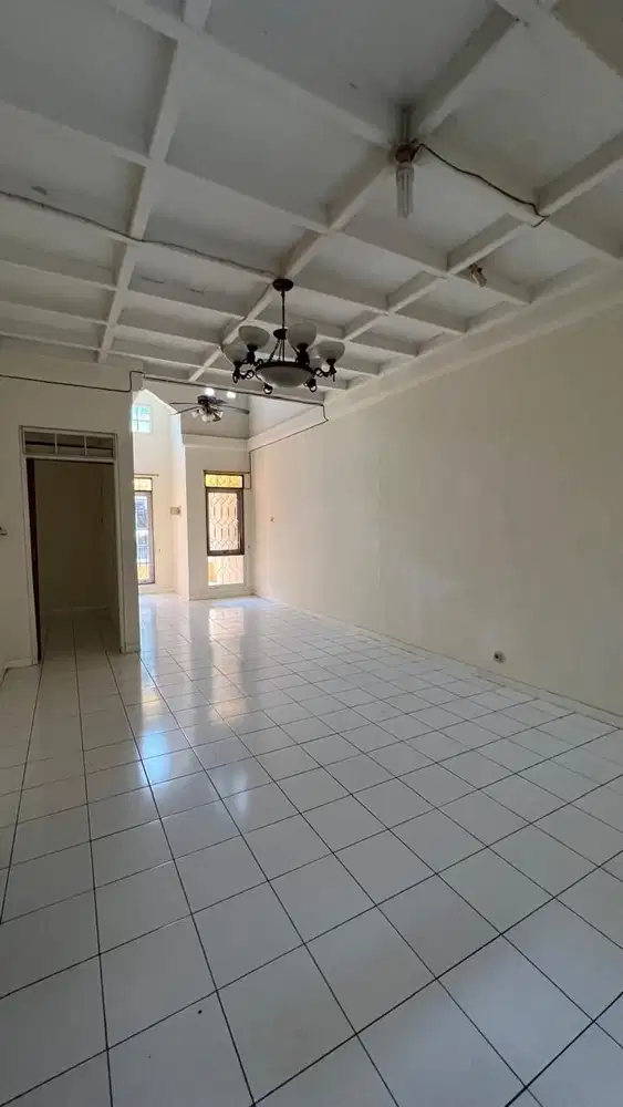 DISEWAKAN Rumah 1,5 lantai ada mezzanine Sektor 7A gading serpong