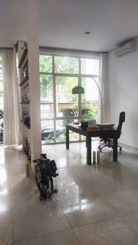 DIJUAL RUMAH Design Modern Tropis PUSPITALOKA - BSD City.