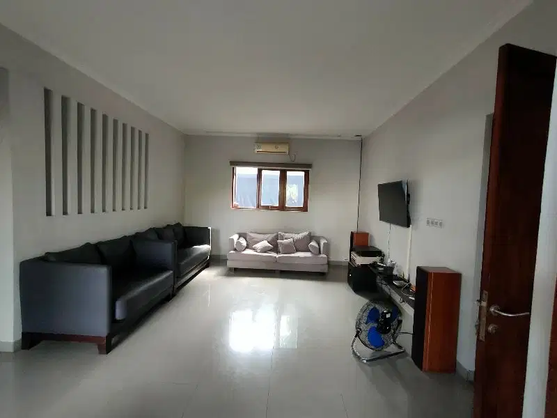 Rumah modern minimalis dengan lokasi strategis di RC Veteran Jaksel