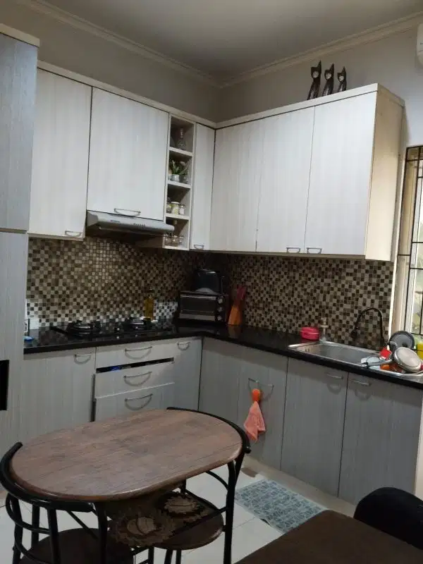 Rumah semi furnish siap huni di dalam cluster di Bintaro