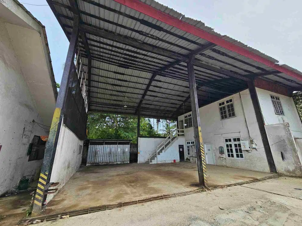 Kantor dan Workshop beserta Lahan Mulawarman Balikpapan Poros Jalan