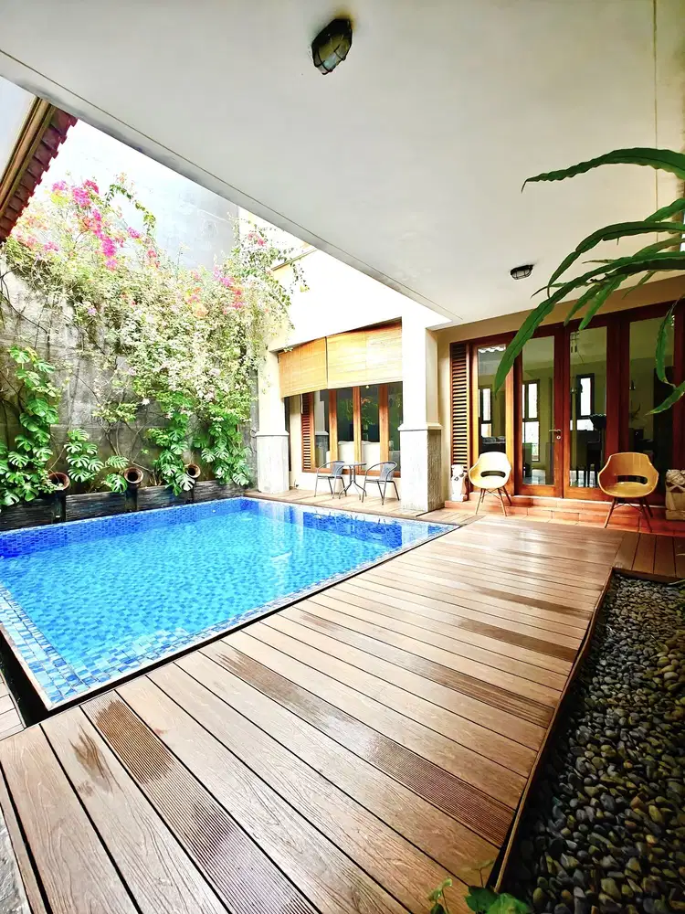 Dijual Rumah Mewah Mega Kebon Jeruk Jakarta Barat Furnish with Pool