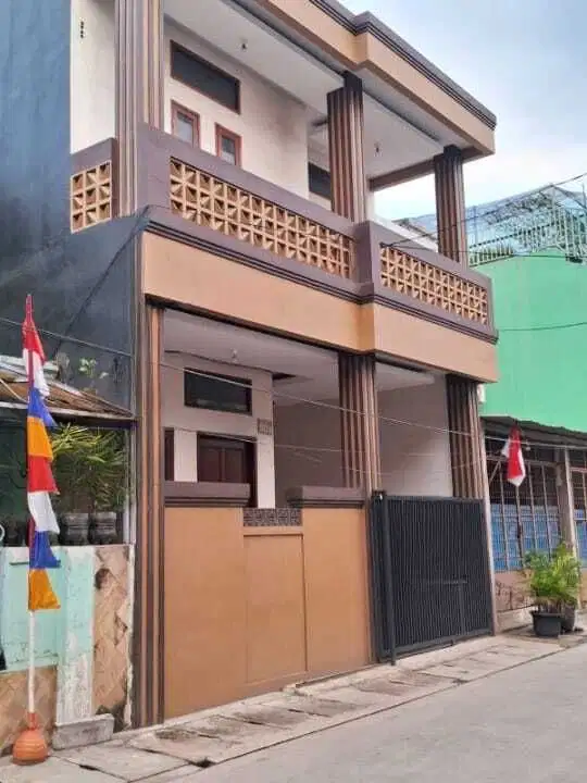 RUMAH STRATEGIS 3 LANTAI, DI PORIS INDAH