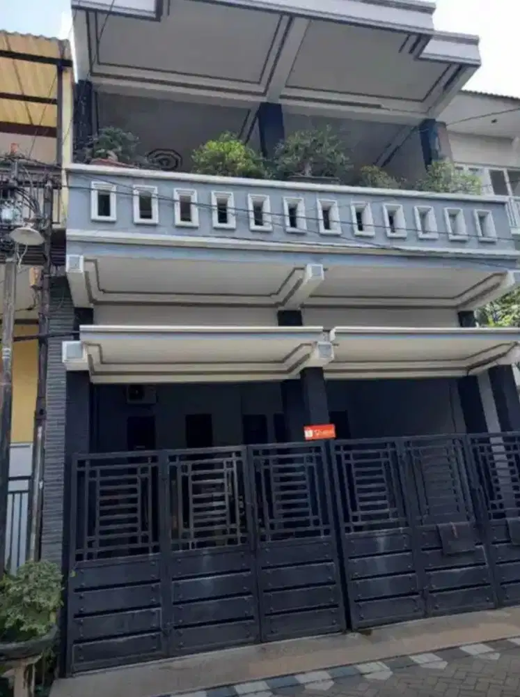 Rumah gunung sari indah wiyung, dekat taman pondok babatan royal graha