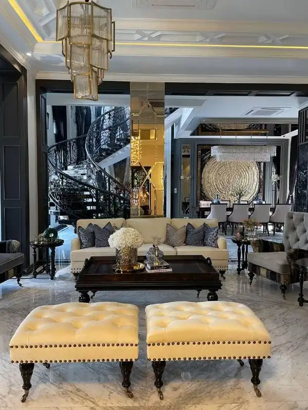 Rumah mewah lengkap dengan kolam renang di Citra Grand Cibubur