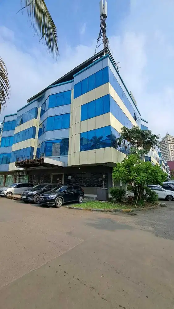 Ruko Gandeng hoek di kelapa gading hdp jalan raya