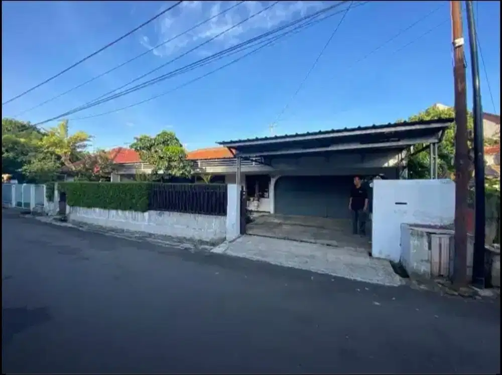 Rumah Asri dan terawat di Komplek Rempoa, Ciputat