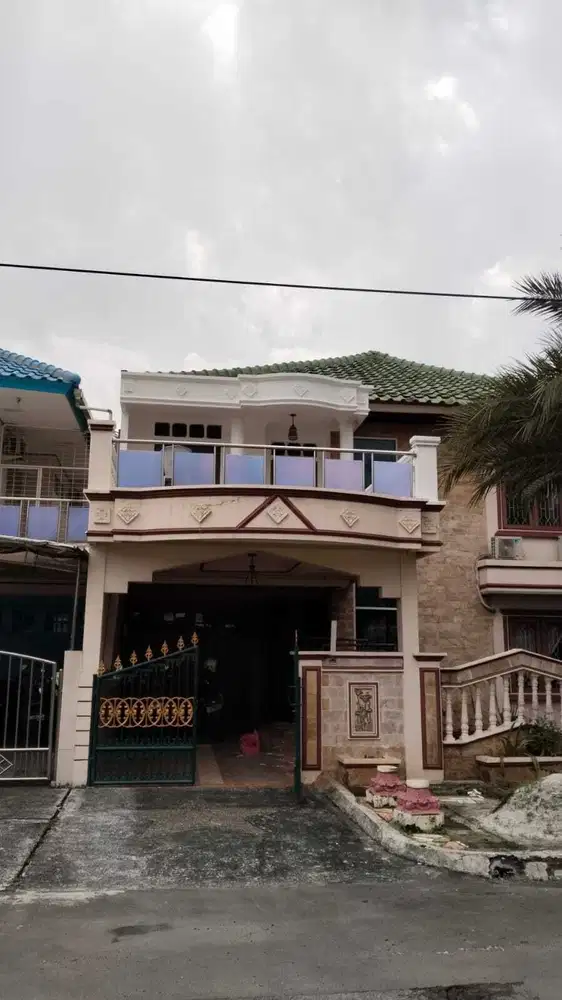 Siap Tempati! Dijual Rumah 2 Lantai Elegan di Taman Modern