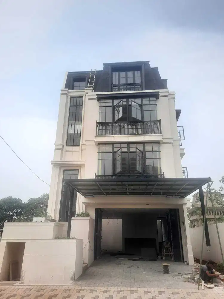 Hunian Mewah Duta Garden 4 Lantai Opsi Lift Design British Classic