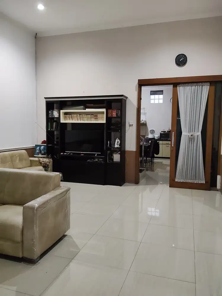 RUMAH CAKEP SIAP HUNI DALAM KOMPLEK GUNUNG BATU PASTEUR BANDUNG