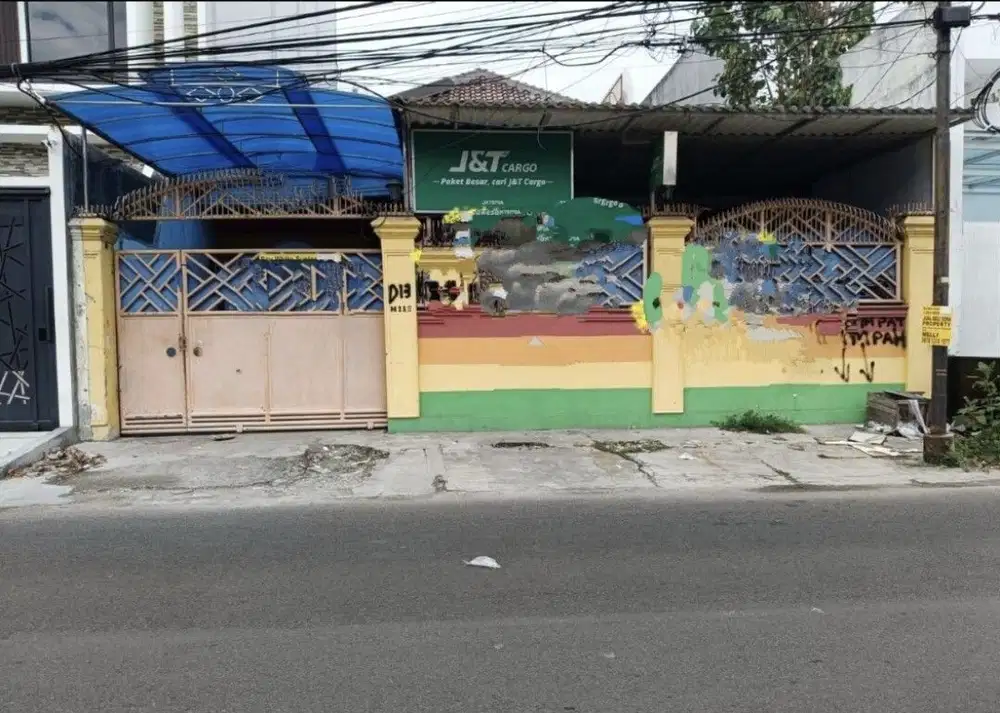 Rumah sunter hadap timur pinggir jalan raya