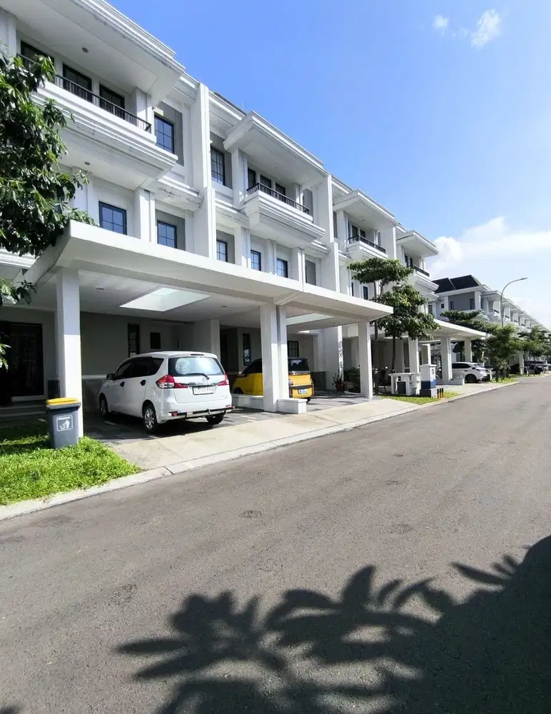 Smart home 3 lantai alam sutera ada lift dan hadap taman
