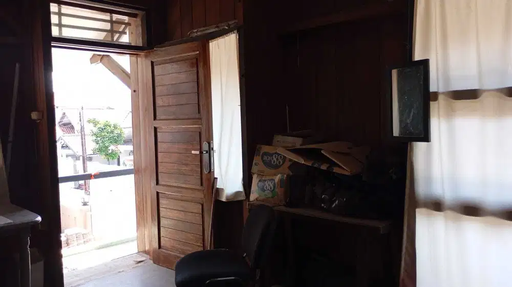 Rumah 2 Lantai Dekat ke Jalan Raya Kopo di Sukamenak Indah