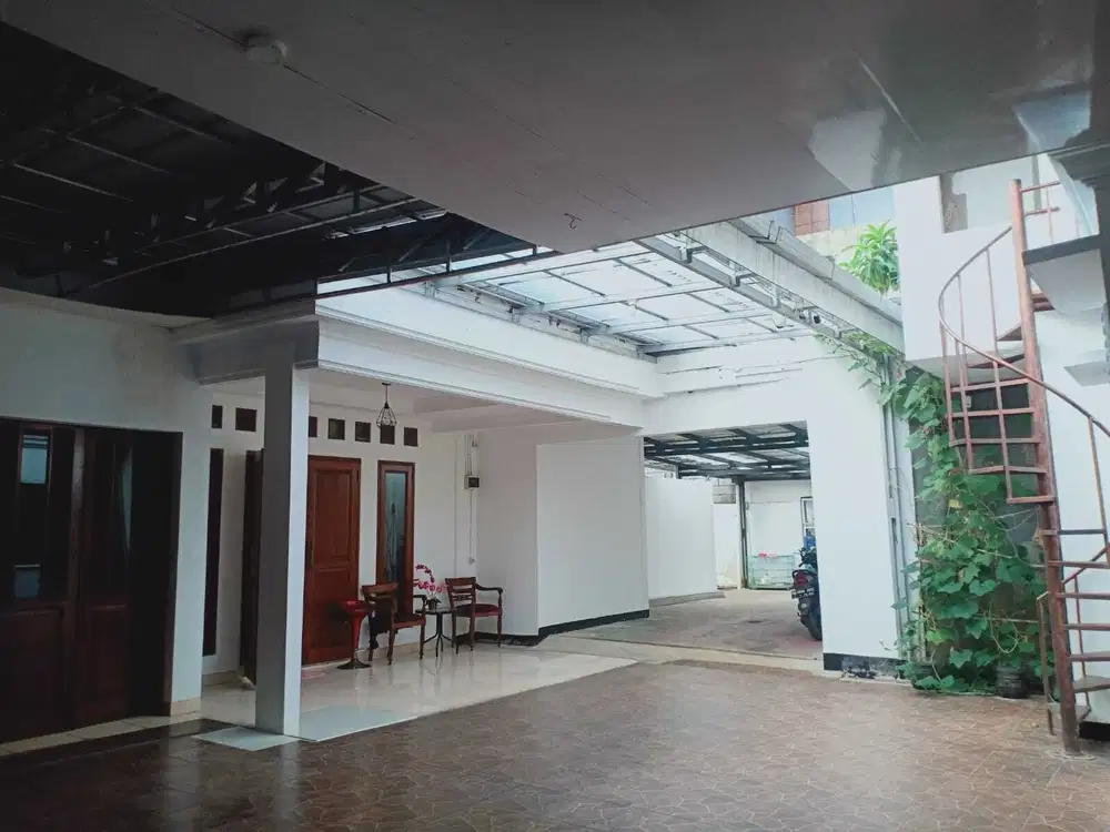 DIJUAL RUMAH HITUNG TANAH KAWASAN KEMANG MAMPANG SEMI FURNISHED