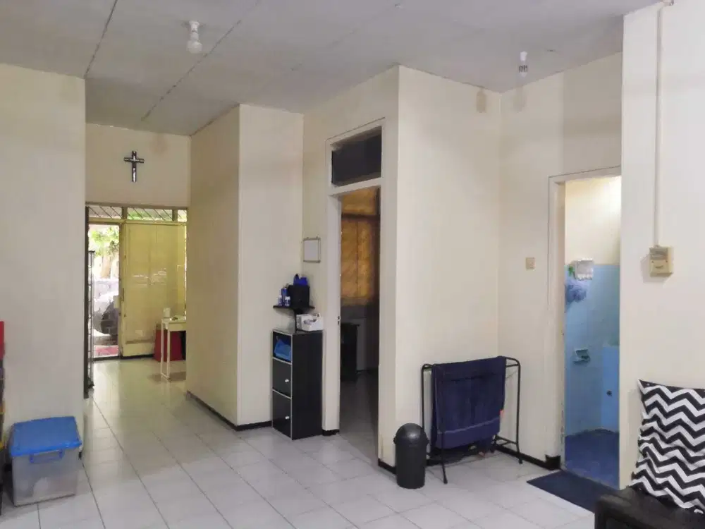 Rumah Tua hoek di Tanjung Duren Hitung Tanah Cocok dibangun rumah kost