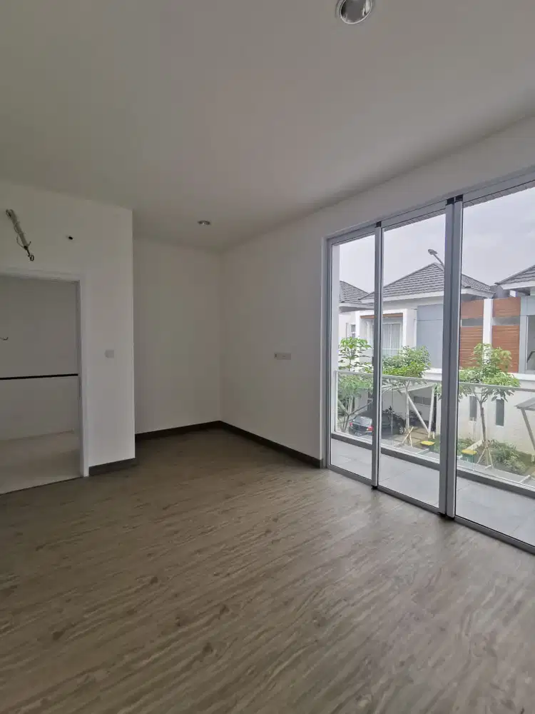 DIJUAL RUMAH TINGGAL 2 LANTAI DALAM KOMPLEK THE RIVIERA METLAND PURI