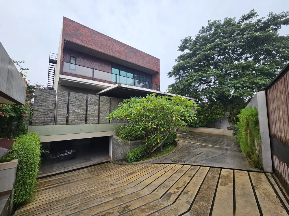 DIJUAL RUMAH MEWAH MODERN EKSLUSIF DI BSD SIAP HUNI