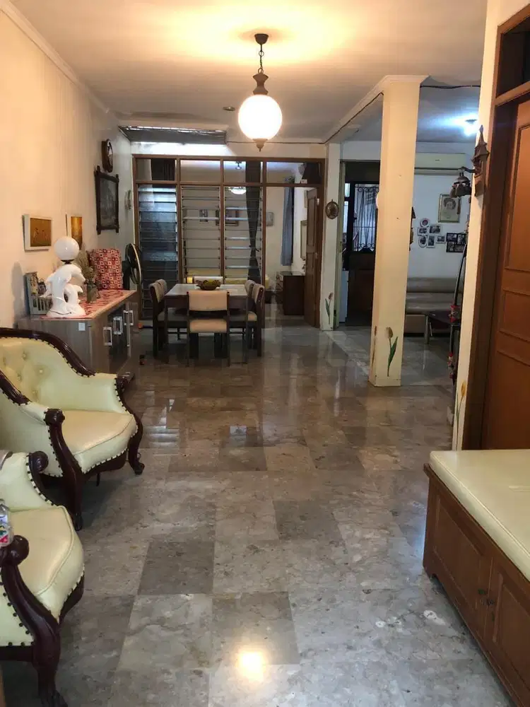 Dijual Rumah Intercon Kebun Jeruk, Semi Furnis Siap Huni – Jakbar