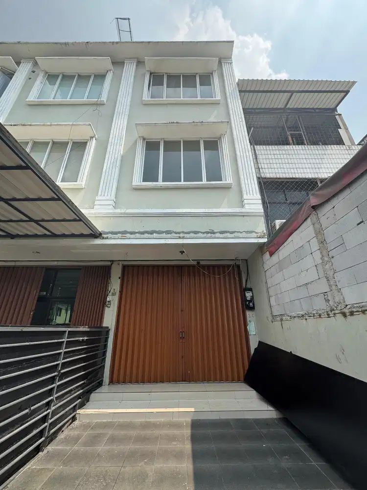 ANA RUKO 4X22M² AKSES DEKAT KE JALAN RAYA JELAMBAR