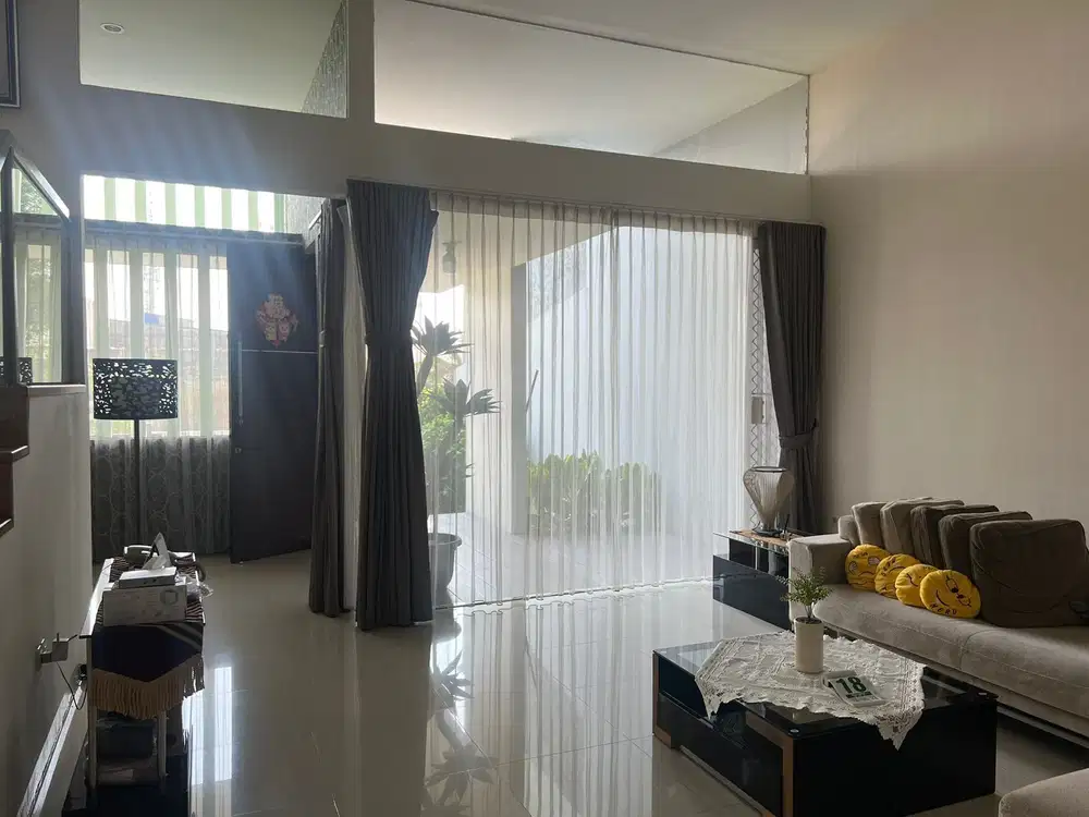 Rumah Mewah 3LT Citra 6 Green Papyrus 240m2 SHM Hadap Timur Nego