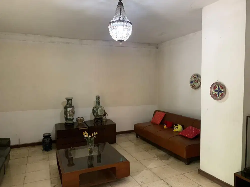 Rumah lama siap huni hitung tanah di Kayu Putih, Jaktim