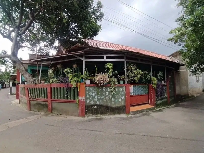 RUMAH SEKEN TANAH LUAS POSISI HOOK DI CIPEDAK JAGAKARSA, BEBAS BANJIR