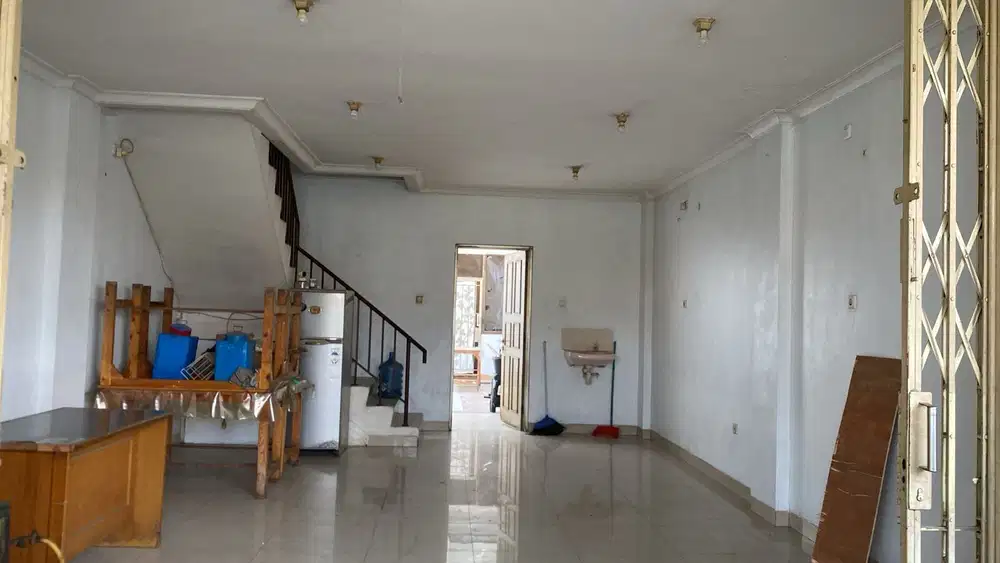 Disewa Ruko 3 Lantai Strategis di Harmoni, Harapan Indah