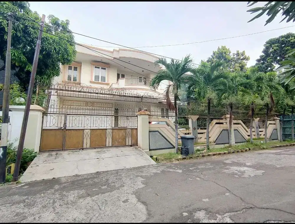 Rumah sunter danau dlm kompleks elite