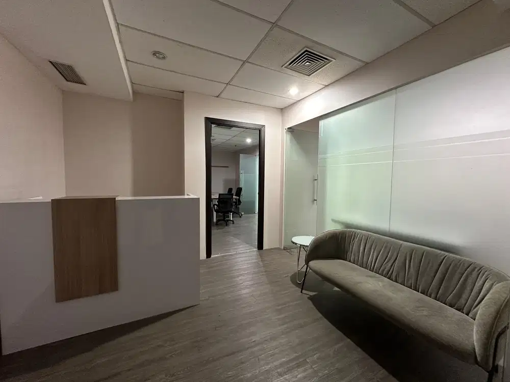 Di sewakan Kantor Luas 137m2 Fully Furnished Jakarta Selatan,Menara 16