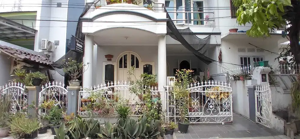 Jual rumah 2 lantai di Perum Tytyan Kencana Bekasi