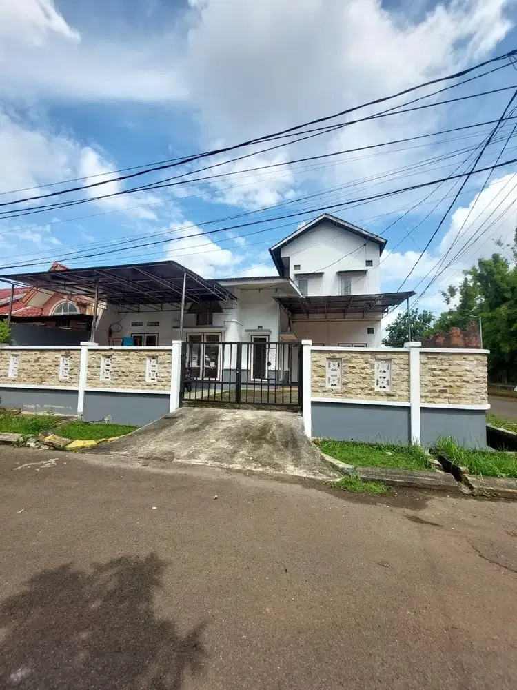 Dijual Rumah Cantik Hoek Taman Sari – Dekat Pasar & Kuliner!