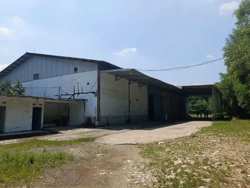 Disewakan Gudang Luas 3200 Dekat Toll Bsd Tangerang Selatan