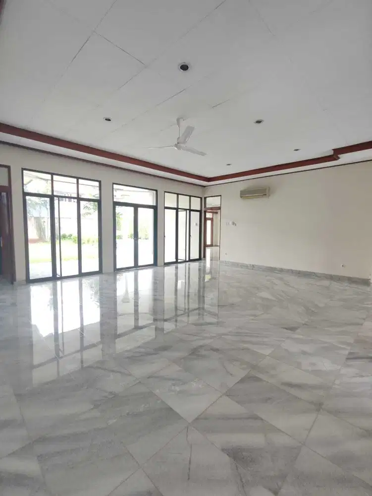 Dijual rumah murah siap huni di Cipete. Cocok untuk keluarga Besar