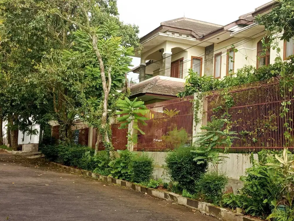 RUMAH MEWAH VILLA DUTA BOGOR 2 LANTA SEMI FURNISHI SIAP DIHUNI