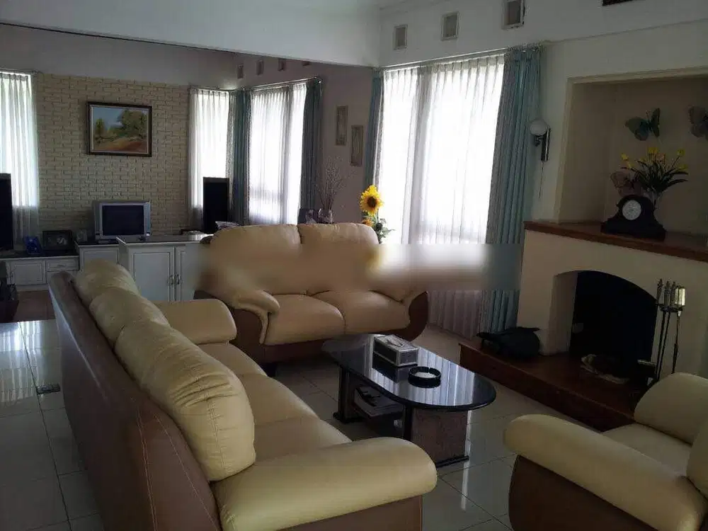 Dijual Rumah Lokasi Bagus Ada Kolam Renang Area Jl. Sukahaji Bandung
