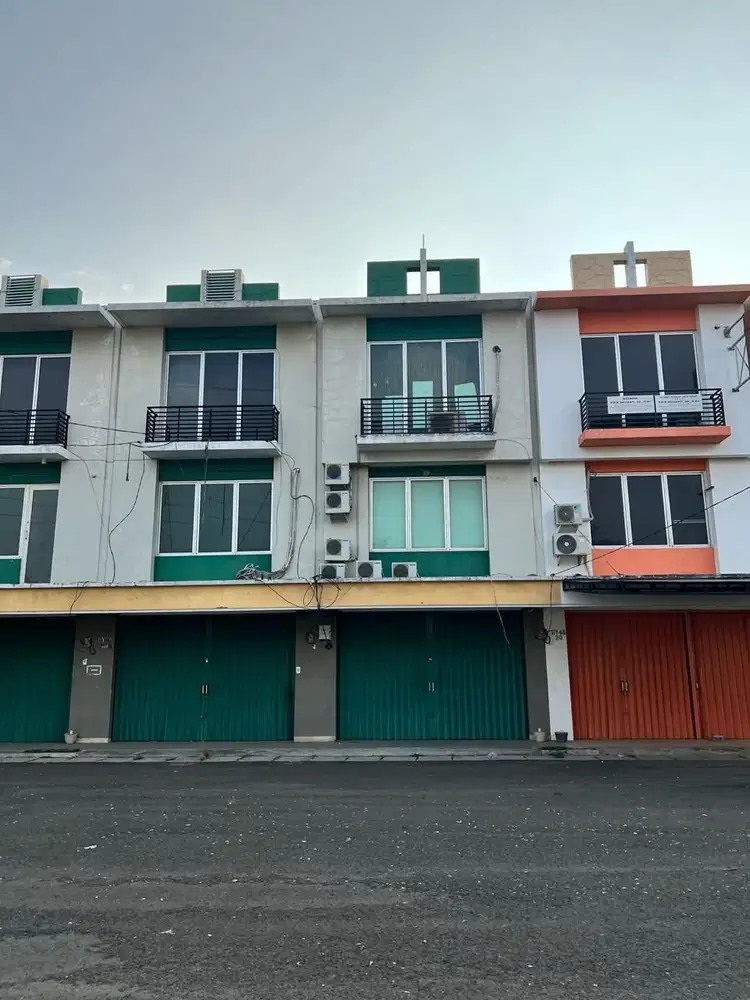 Dijual Ruko Strategis 3 Lantai di Aralia Bekasi – Nego sampai Deal!!