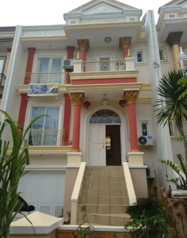 Rumah Klasik Mediterania Boulevard